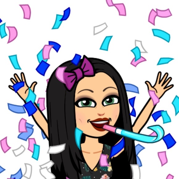 Meet your Posher, Adrianne - Picture 4 of 6